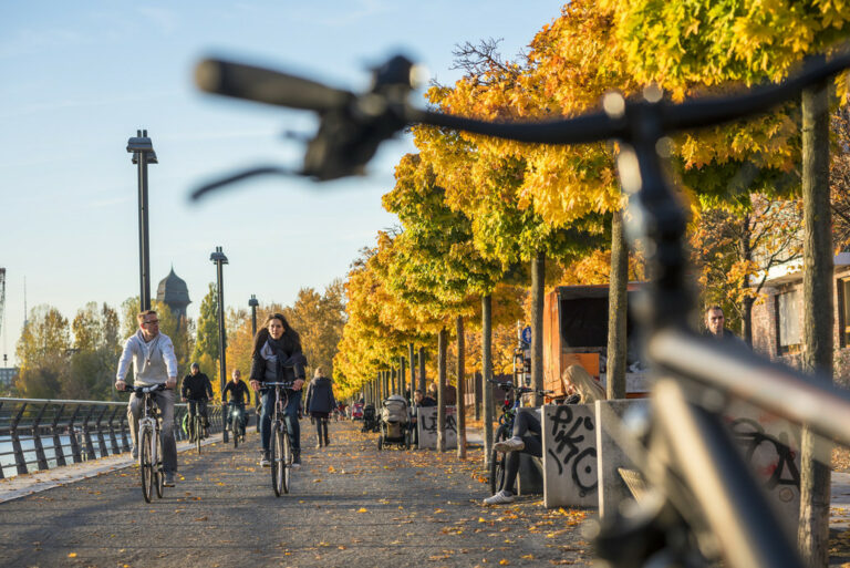 Fahrradfahren_im_Herbst_ADFC_Gerhard_Westrich