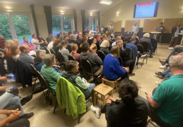 Rund 100 Teilnehmer tauschen sich konstruktiv zum Thema Schulneubauten für Wentorf aus