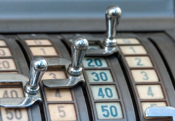 cashbox-7274369_1280