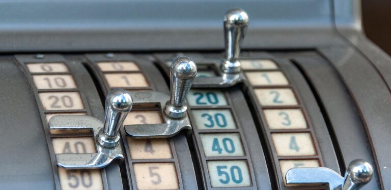 cashbox-7274369_1280