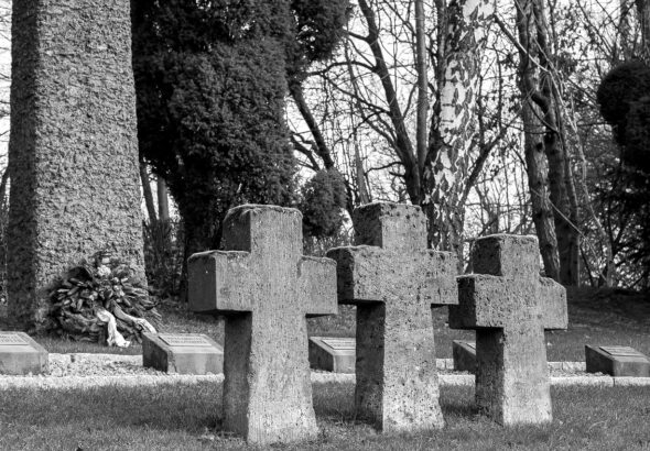 war-graves-4603818_1280