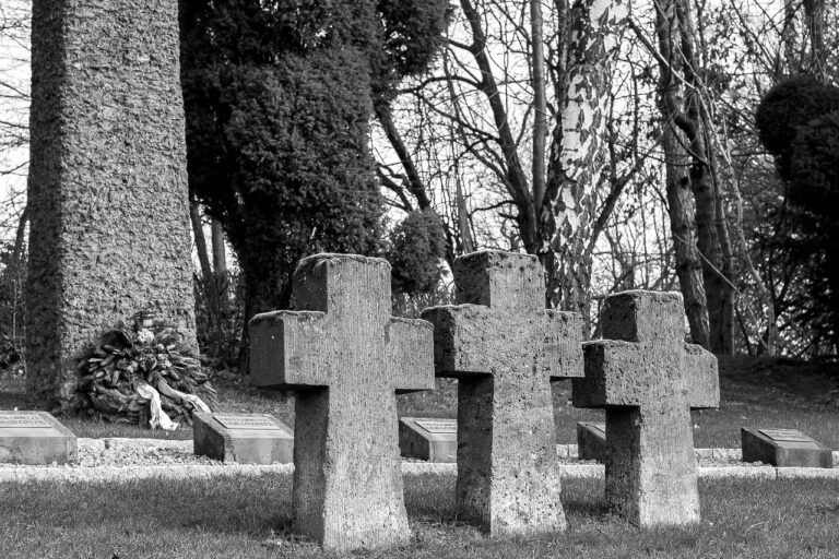 war-graves-4603818_1280