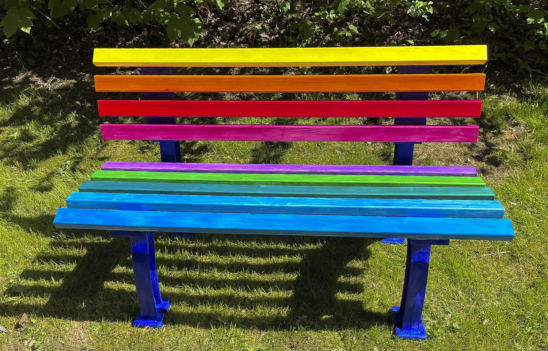 Die fertige Regenbogenbank 2
